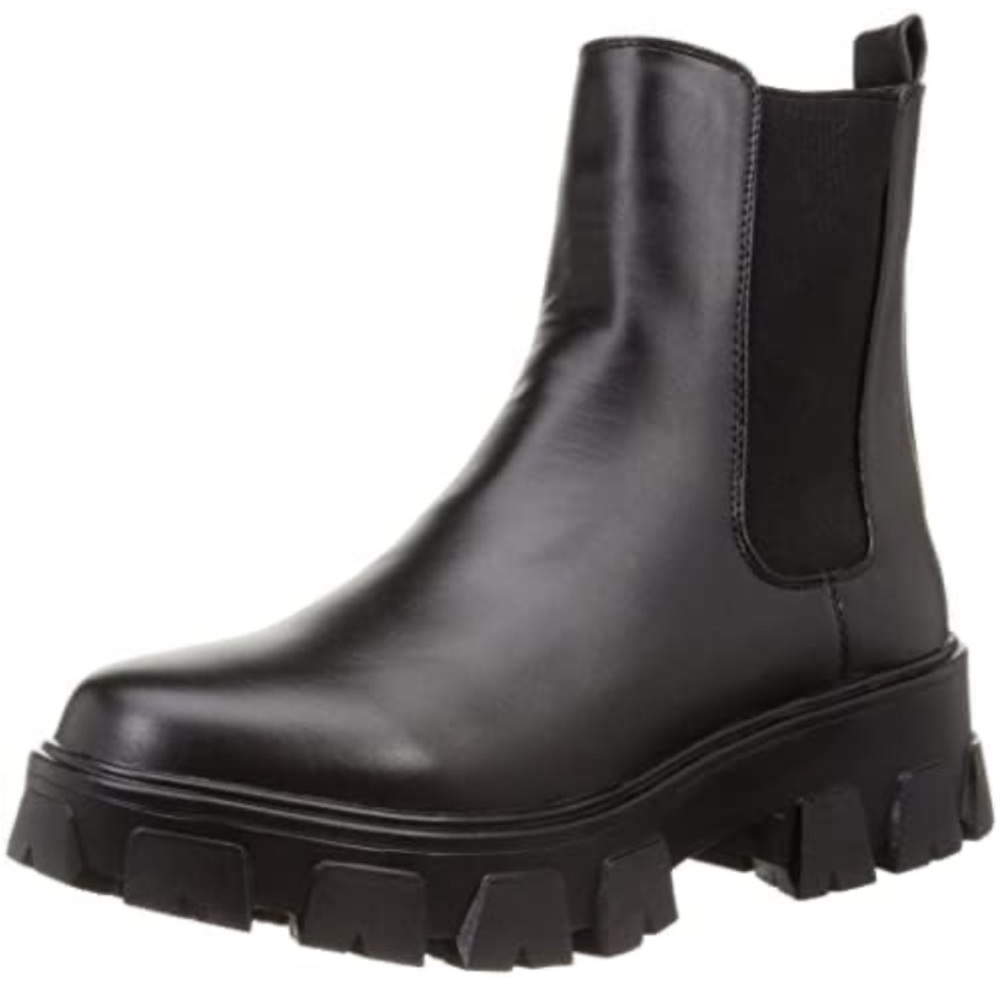 Gianni Bini Chunky Boots! Great for fall!